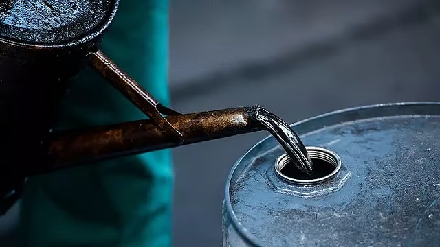 ரஷ்யாவிடம் கச்சா எண்ணெய் வாங்க அமெரிக்கா அனுமதி: உலக நாடுகளுக்கு நிம்மதி